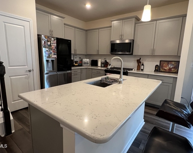 1176 Citadel Avenue - Photo Thumbnail 8