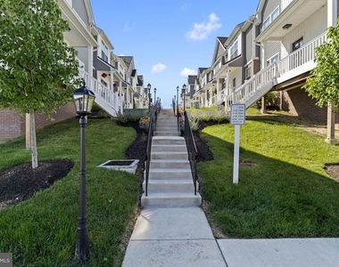 428 Hurst Street - Photo Thumbnail 40