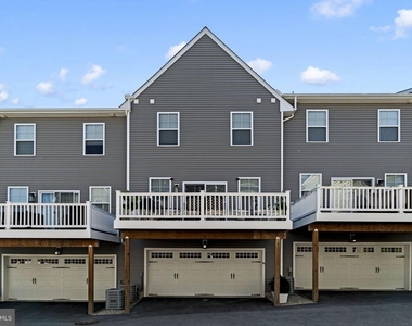 428 Hurst Street - Photo Thumbnail 38