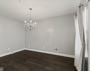 428 Hurst Street - Photo Thumbnail 15
