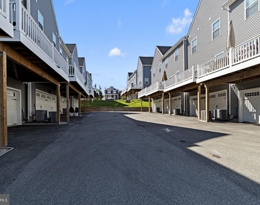 428 Hurst Street - Photo Thumbnail 39