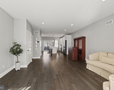 428 Hurst Street - Photo Thumbnail 3