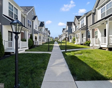 428 Hurst Street - Photo Thumbnail 2