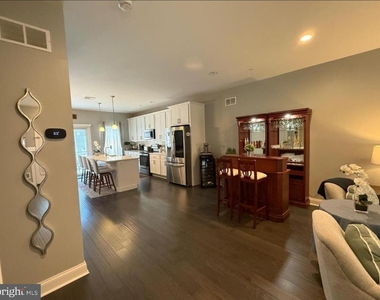 428 Hurst Street - Photo Thumbnail 8