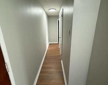 1030 E Lancaster Avenue - Photo Thumbnail 11