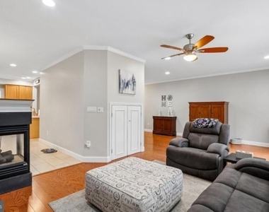 17 Miller Circle - Photo Thumbnail 2