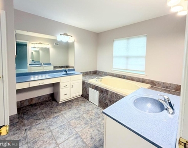 17 Miller Circle - Photo Thumbnail 17