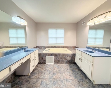 17 Miller Circle - Photo Thumbnail 16