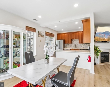 121 Kyle Way - Photo Thumbnail 8