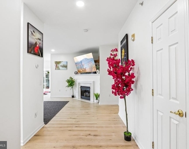121 Kyle Way - Photo Thumbnail 5