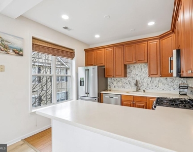 121 Kyle Way - Photo Thumbnail 12
