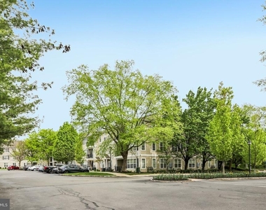 121 Kyle Way - Photo Thumbnail 3