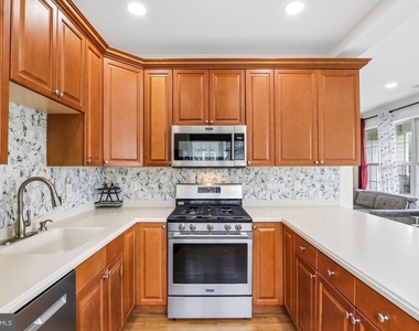121 Kyle Way - Photo Thumbnail 13