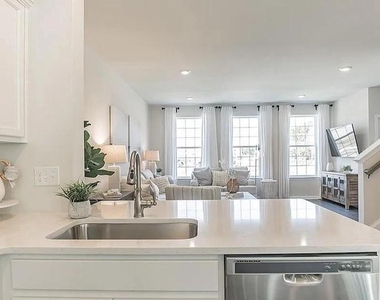 1105 Foster Drive - Photo Thumbnail 6