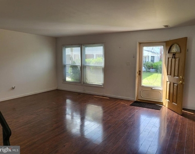 17 Roberts Place - Photo Thumbnail 2