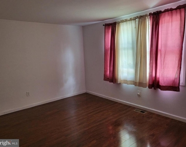 17 Roberts Place - Photo Thumbnail 7