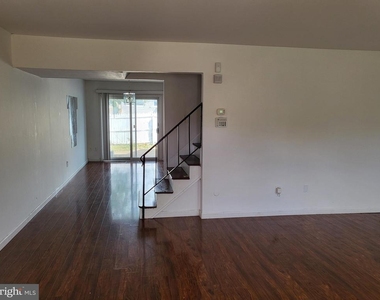 17 Roberts Place - Photo Thumbnail 4