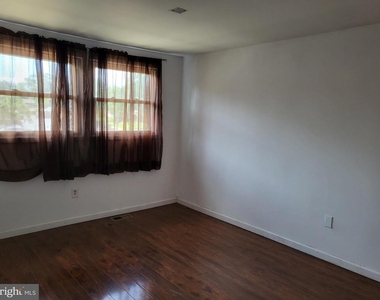 17 Roberts Place - Photo Thumbnail 8