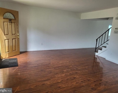 17 Roberts Place - Photo Thumbnail 1