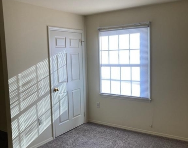 534 Pangborn Boulevard - Photo Thumbnail 1
