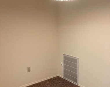 534 Pangborn Boulevard - Photo Thumbnail 4