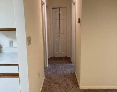534 Pangborn Boulevard - Photo Thumbnail 5
