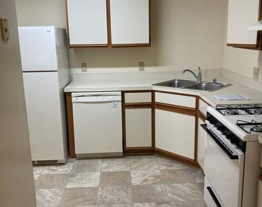 534 Pangborn Boulevard - Photo Thumbnail 7