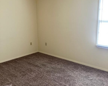 534 Pangborn Boulevard - Photo Thumbnail 10