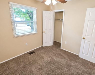 4409 Bishopmill Drive - Photo Thumbnail 12