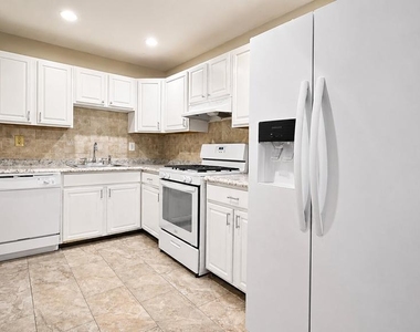 4409 Bishopmill Drive - Photo Thumbnail 4
