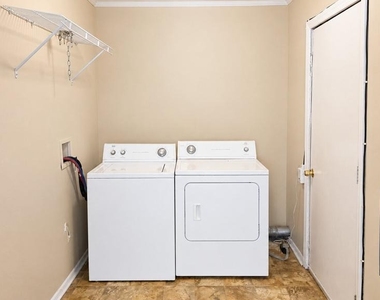 4409 Bishopmill Drive - Photo Thumbnail 9