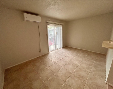 901 E 40th St - Photo Thumbnail 1