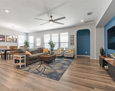 13921 Abraham Lincoln St - Photo Thumbnail 10