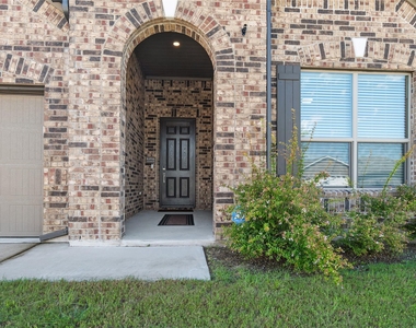 13921 Abraham Lincoln St - Photo Thumbnail 3