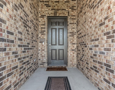 13921 Abraham Lincoln St - Photo Thumbnail 4