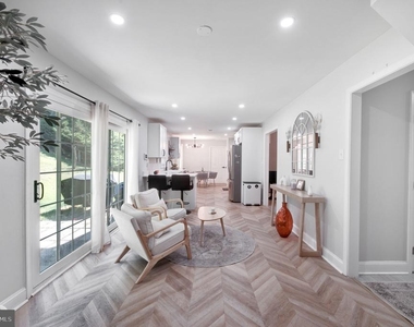 8812 Churchfield Lane - Photo Thumbnail 10