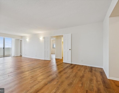 4601 N Park Avenue - Photo Thumbnail 5