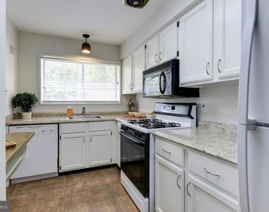 10667 Montrose Avenue - Photo Thumbnail 10