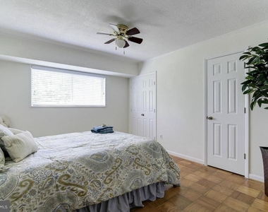 10667 Montrose Avenue - Photo Thumbnail 15