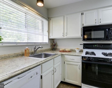 10667 Montrose Avenue - Photo Thumbnail 13