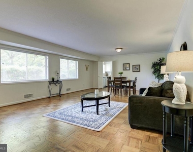 10667 Montrose Avenue - Photo Thumbnail 4