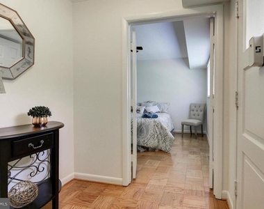 10667 Montrose Avenue - Photo Thumbnail 2