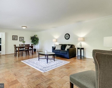10667 Montrose Avenue - Photo Thumbnail 3