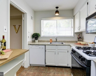 10667 Montrose Avenue - Photo Thumbnail 11
