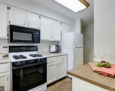 10667 Montrose Avenue - Photo Thumbnail 12