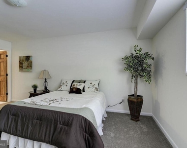 10667 Montrose Avenue - Photo Thumbnail 21