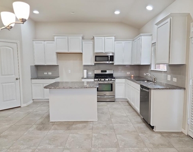 1019 Granbury Cv - Photo Thumbnail 4