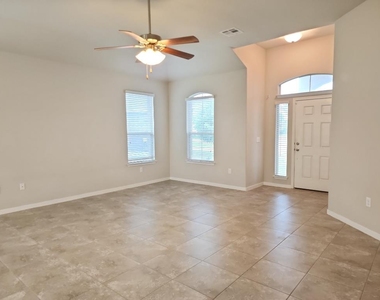 1019 Granbury Cv - Photo Thumbnail 3