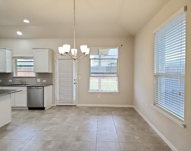 1019 Granbury Cv - Photo Thumbnail 6