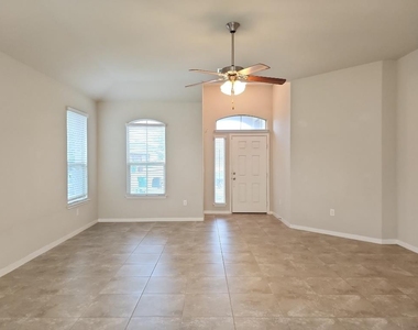 1019 Granbury Cv - Photo Thumbnail 2